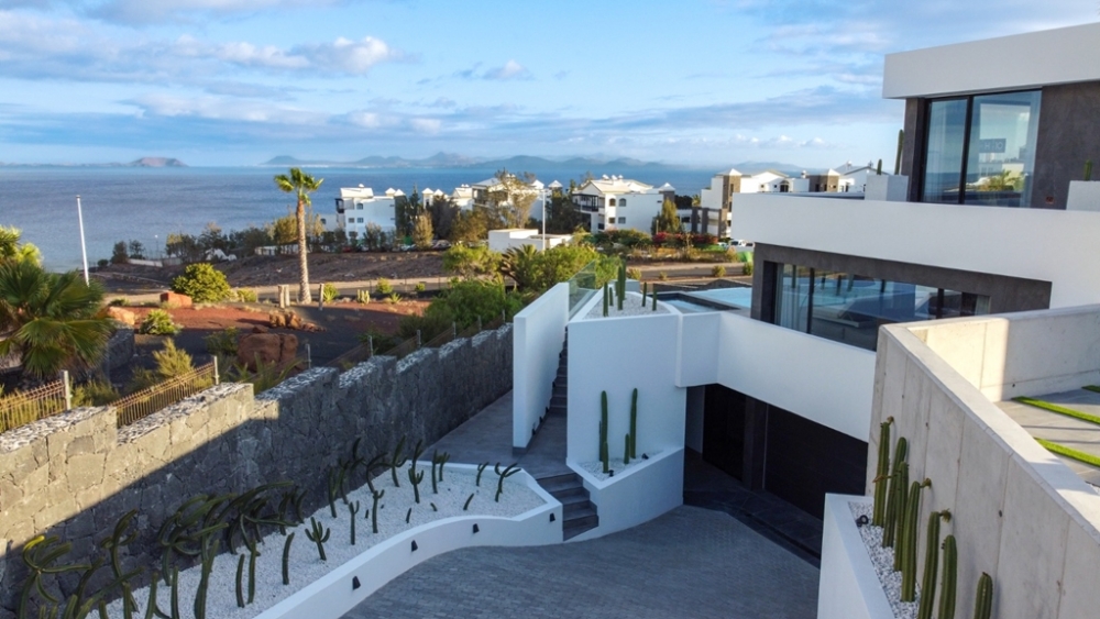 Breathtaking Designer Villa with Panoramic Views, Pool, Hot Tub & Luxury Amenities – Playa Blanca – photo 2