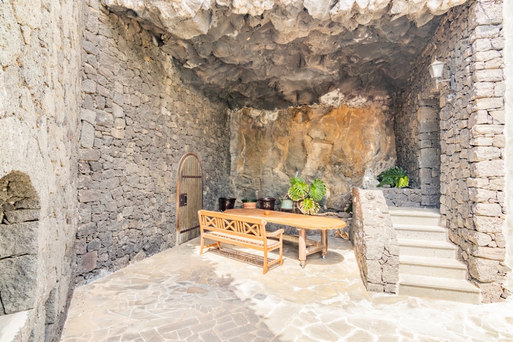 A Rare Coastal Jewel: Luxury Residence with Beach Access in El Charco del Palo – photo 13