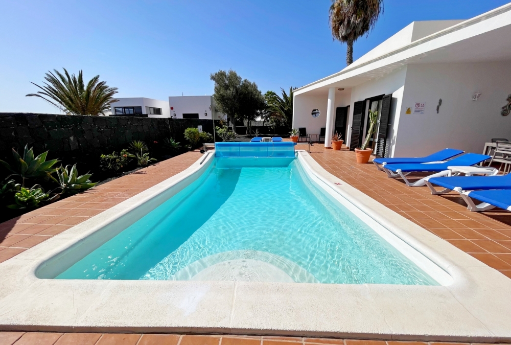 Spacious 3-Bedroom Villa in Gated Playa Blanca Community with Pool – photo 16