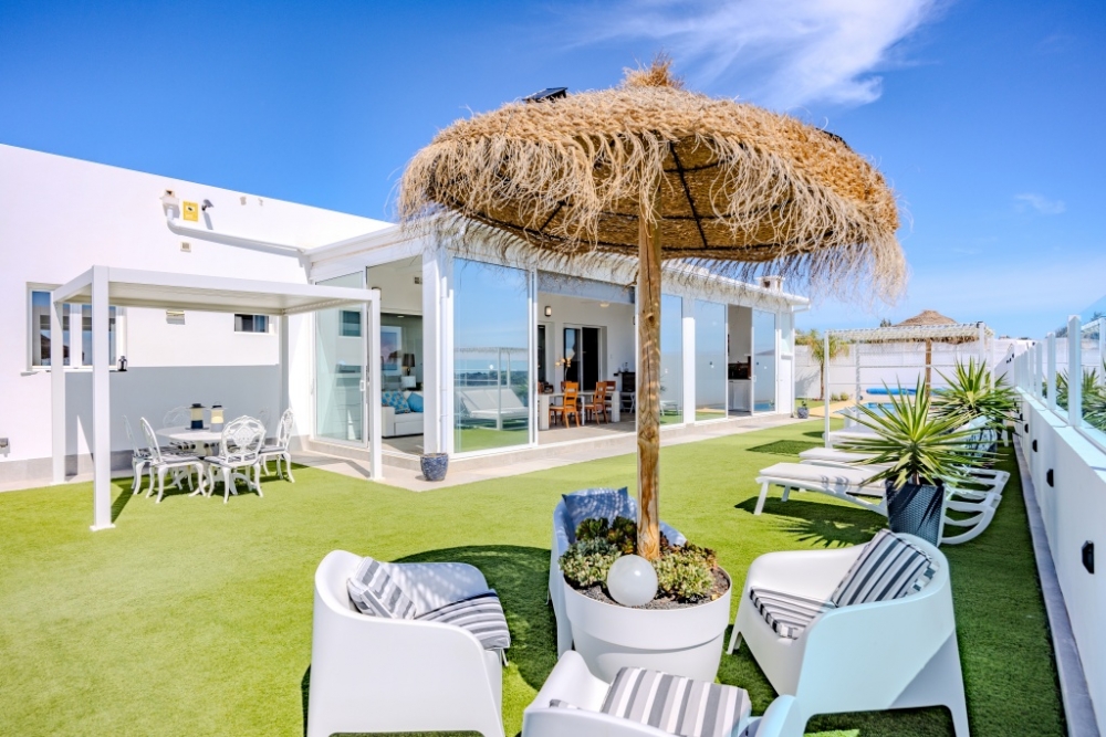 Stylish Family Villa with Private Pool & Jacuzzi – Costa Teguise – photo 37
