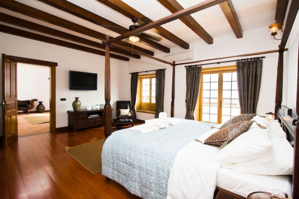 Exceptional 5-Bedroom Playa Blanca Villa with Two Heated Pools, Sea Views – photo 11