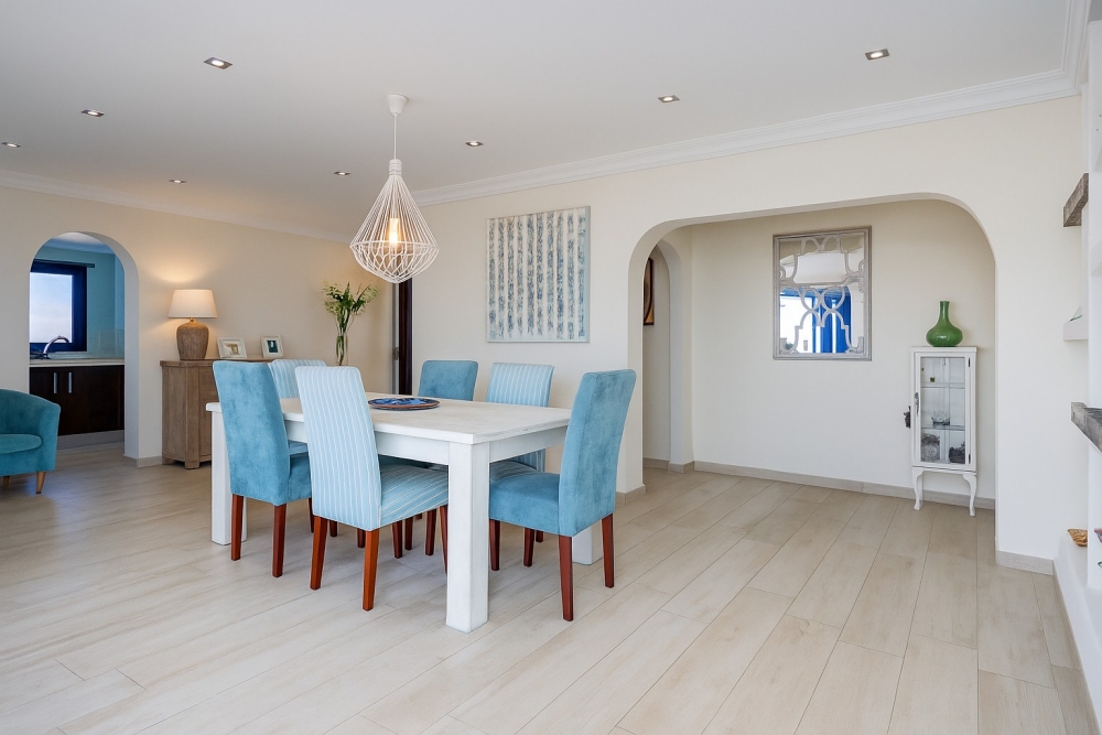 Contemporary Villa with Grand Outdoor Living & Panoramic Views in Puerto del Carmen – photo 7