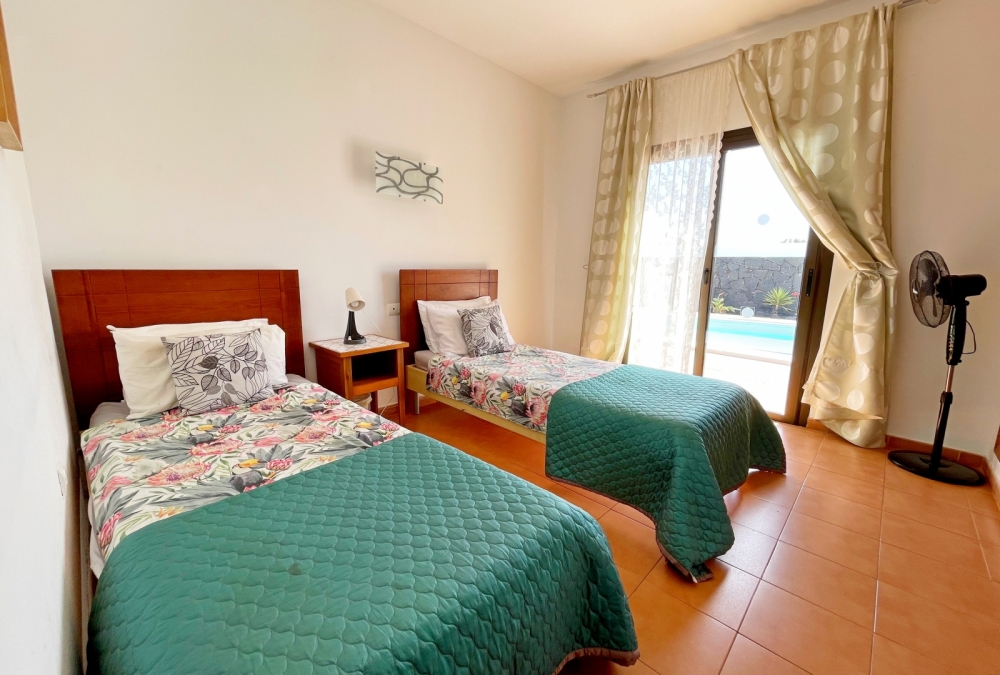 Spacious 3-Bedroom Villa in Gated Playa Blanca Community with Pool – photo 8
