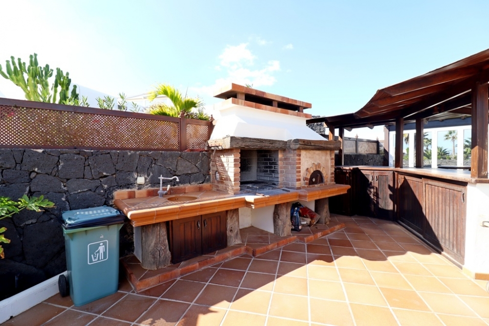 Impressive 3-Bedroom Detached Villa with Pool and Sea Views – Playa Blanca – photo 6