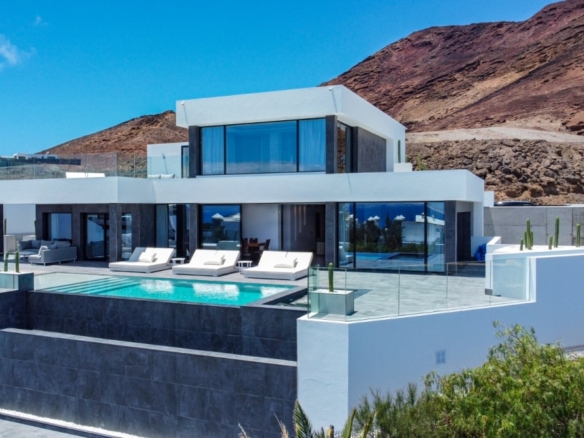 Breathtaking Designer Villa with Panoramic Views, Pool, Hot Tub & Luxury Amenities – Playa Blanca – photo 1