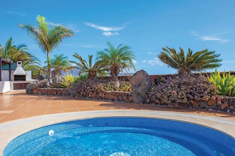 Exceptional 5-Bedroom Playa Blanca Villa with Two Heated Pools, Sea Views – photo 5