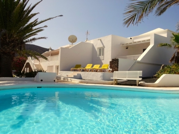 Villa luminosa y espaciosa de 5 dormitorios en la tranquila Playa Blanca – photo 1