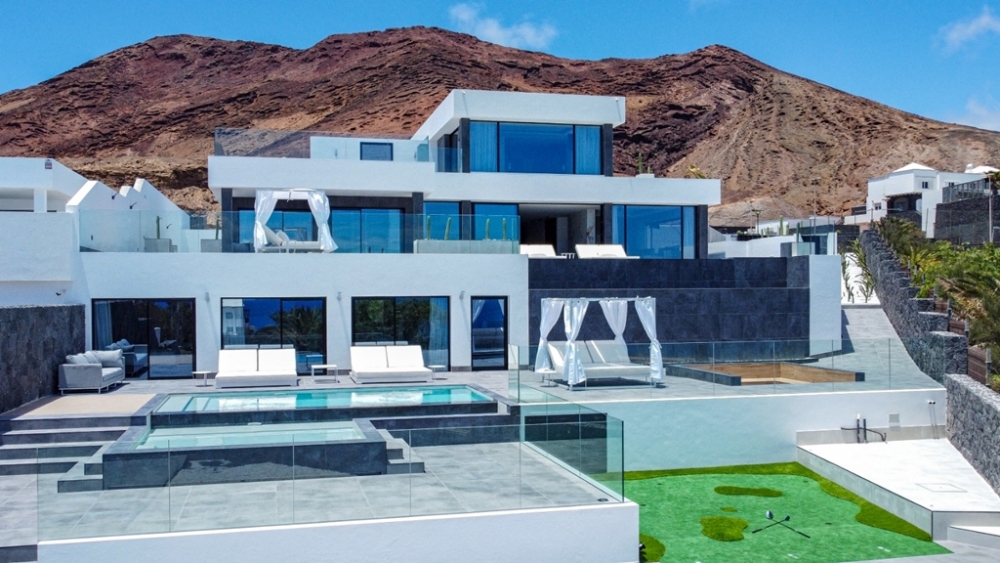 Breathtaking Designer Villa with Panoramic Views, Pool, Hot Tub & Luxury Amenities – Playa Blanca – photo 4