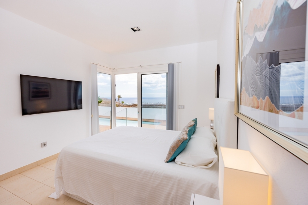Luxury 3-Bedroom Villa with Heated Pool & Panoramic Sea Views – Tías, Lanzarote – photo 10