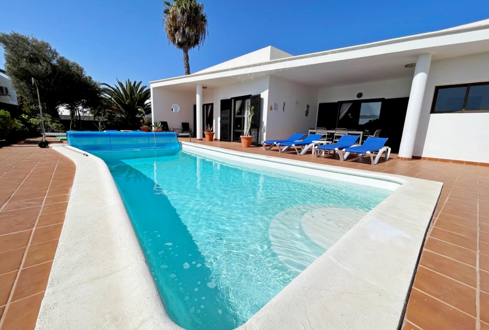 Spacious 3-Bedroom Villa in Gated Playa Blanca Community with Pool – photo 23