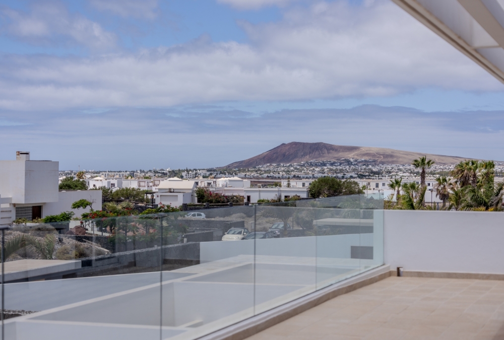 Impressive Renovated Villa with Heated Pool, Gym & Panoramic Views – Playa Blanca – photo 27