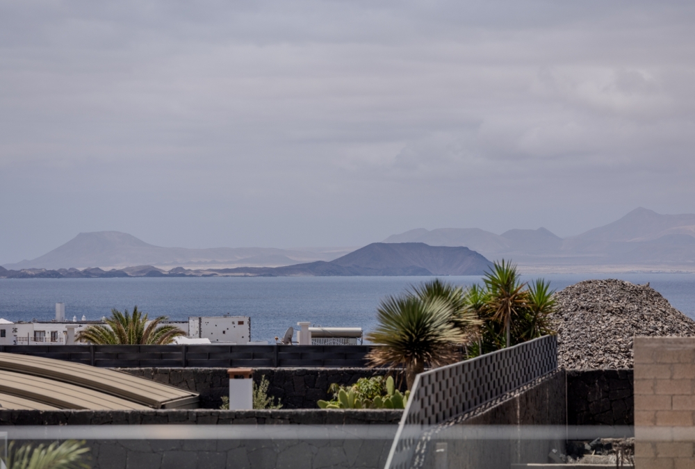Impressive Renovated Villa with Heated Pool, Gym & Panoramic Views – Playa Blanca – photo 26