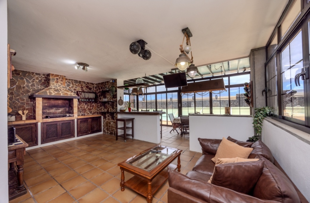 Fantastic Canarian villa with separate apartment in Costa Teguise – photo 6
