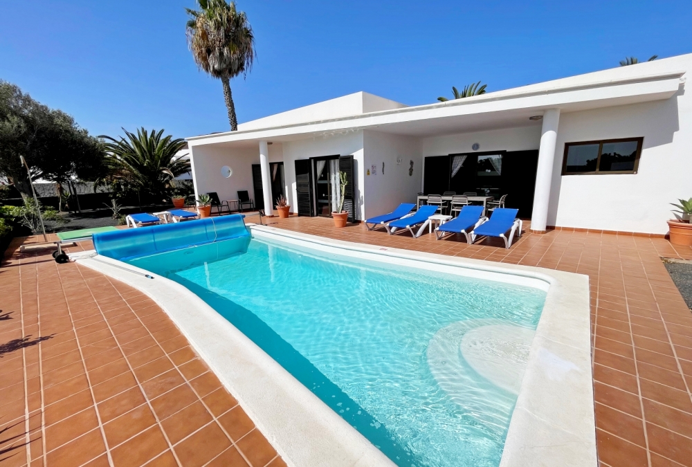 Spacious 3-Bedroom Villa in Gated Playa Blanca Community with Pool – photo 15
