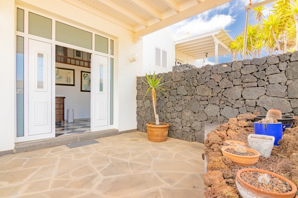 A Rare Coastal Jewel: Luxury Residence with Beach Access in El Charco del Palo – photo 20