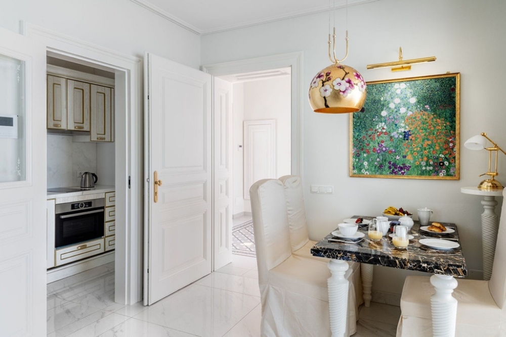 Front line villa for sale in prestigious resort of Puerto Calero – photo 4