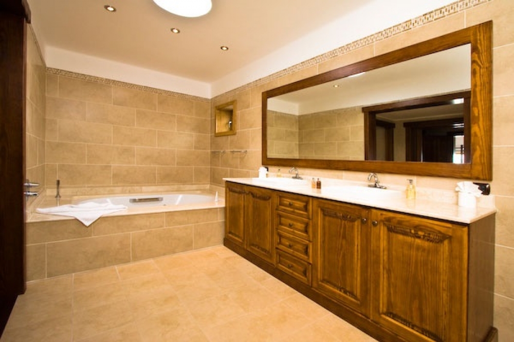 Exceptional 5-Bedroom Playa Blanca Villa with Two Heated Pools, Sea Views – photo 12