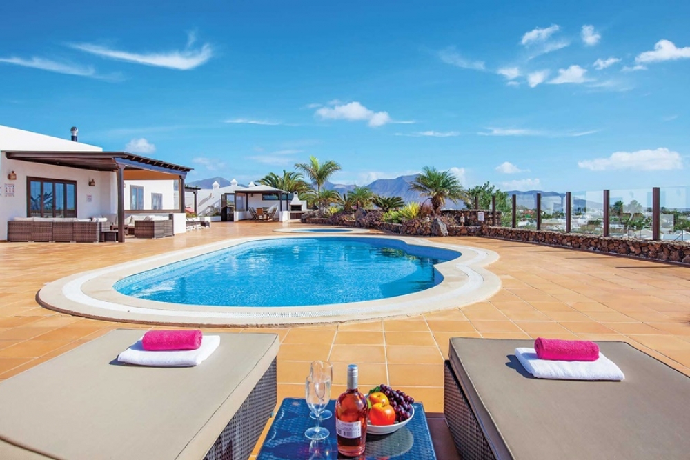 Exceptional 5-Bedroom Playa Blanca Villa with Two Heated Pools, Sea Views – photo 4