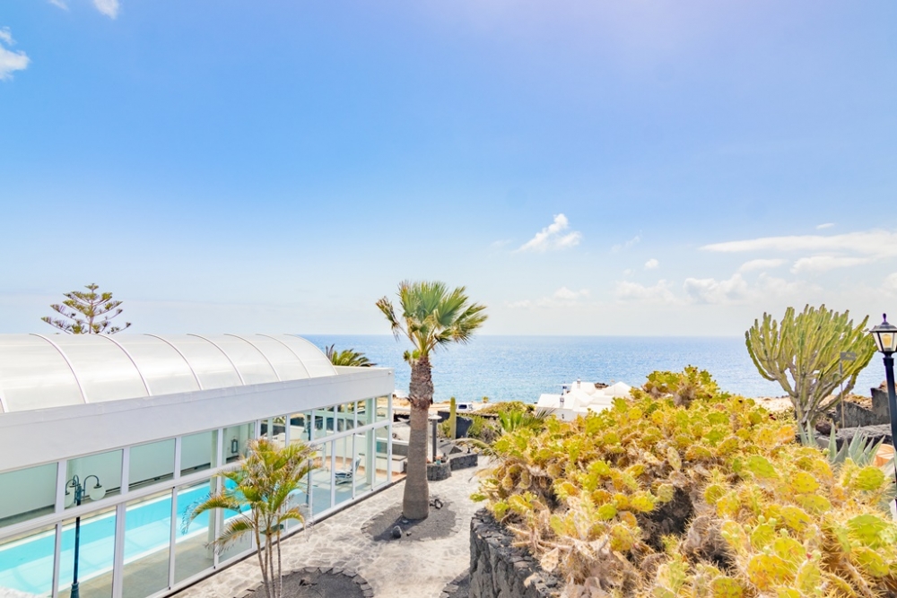 A Rare Coastal Jewel: Luxury Residence with Beach Access in El Charco del Palo – photo 19