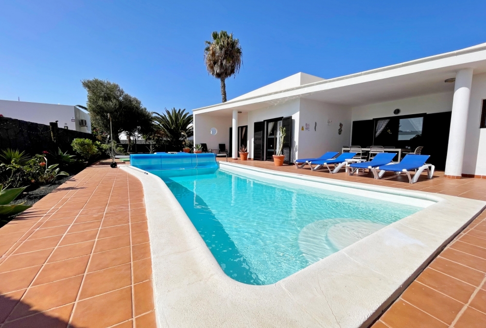 Spacious 3-Bedroom Villa in Gated Playa Blanca Community with Pool – photo 14