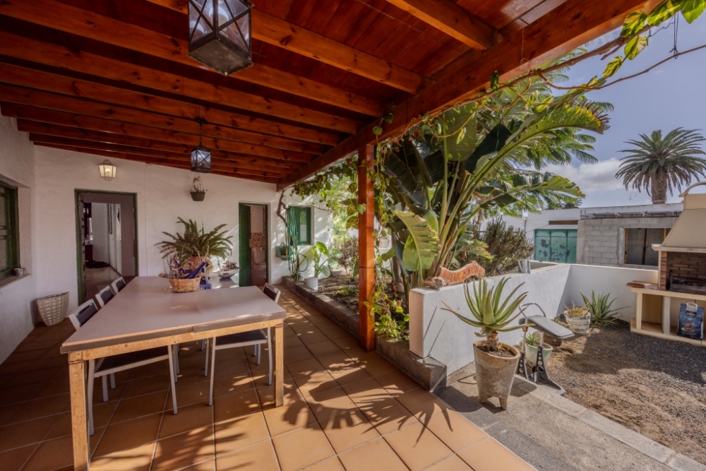 Historic 6-Bedroom Country Estate with Panoramic Views and Endless Potential in Haría, Lanzarote – photo 2
