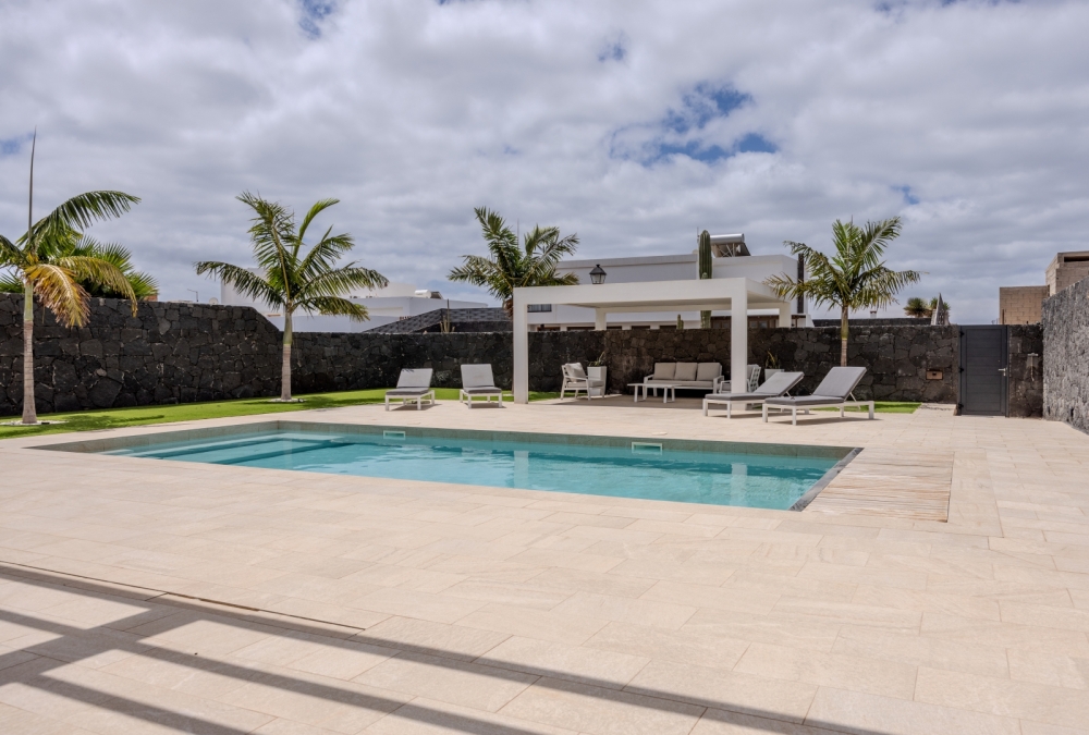 Impressive Renovated Villa with Heated Pool, Gym & Panoramic Views – Playa Blanca – photo 5