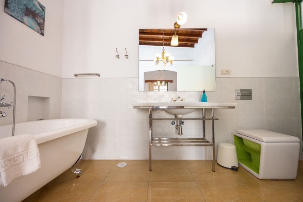 Historic 6-Bedroom Country Estate with Panoramic Views and Endless Potential in Haría, Lanzarote – photo 5