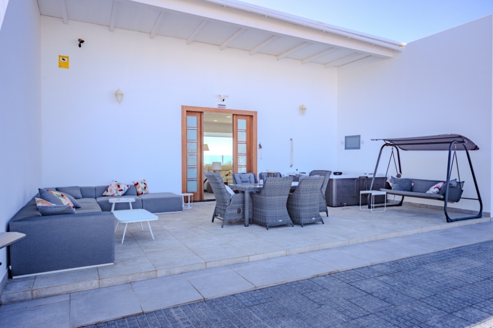 Stylish Family Villa with Private Pool & Jacuzzi – Costa Teguise – photo 6