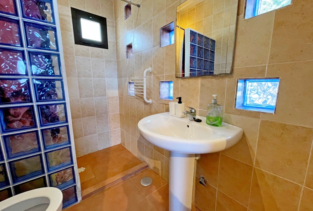 Spacious 3-Bedroom Villa in Gated Playa Blanca Community with Pool – photo 13