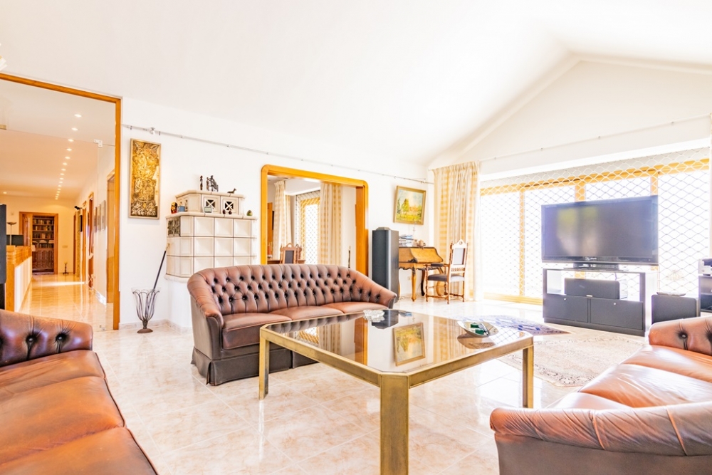 A Rare Coastal Jewel: Luxury Residence with Beach Access in El Charco del Palo – photo 6