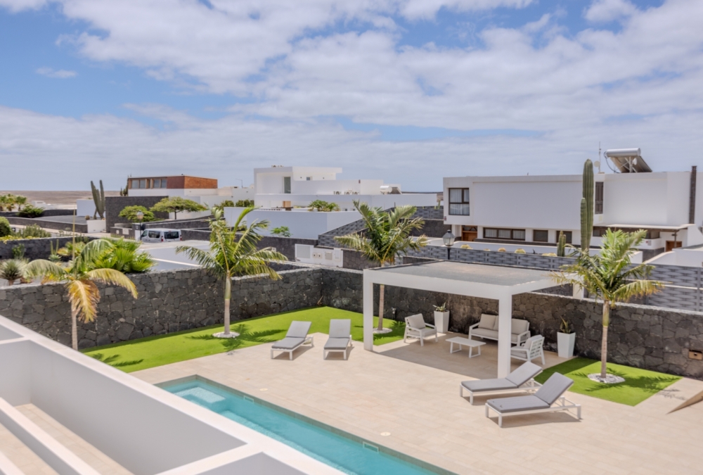 Impressive Renovated Villa with Heated Pool, Gym & Panoramic Views – Playa Blanca – photo 24