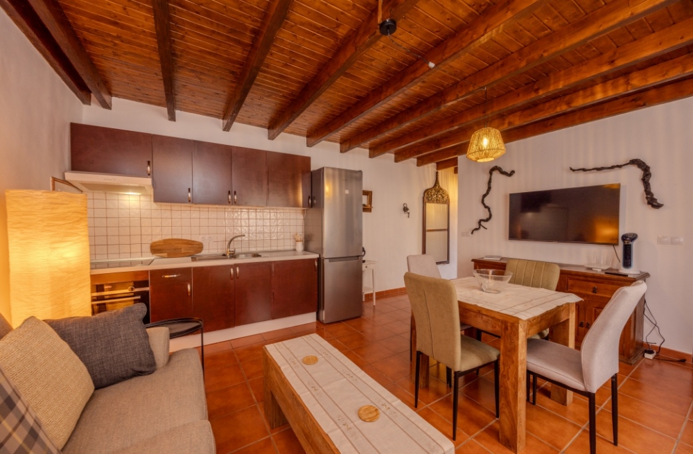 Fantastic Canarian villa with separate apartment in Costa Teguise – photo 37