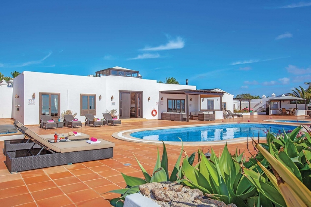 Exceptional 5-Bedroom Playa Blanca Villa with Two Heated Pools, Sea Views – photo 3
