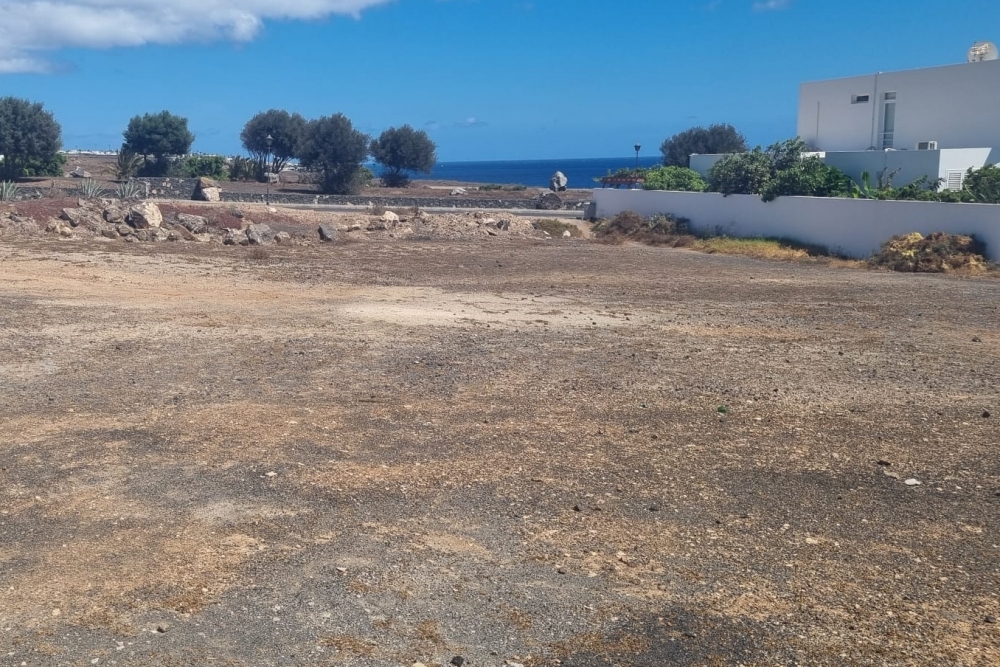 Quiet Cul-de-Sac Plot in Prestigious Puerto Calero – photo 4