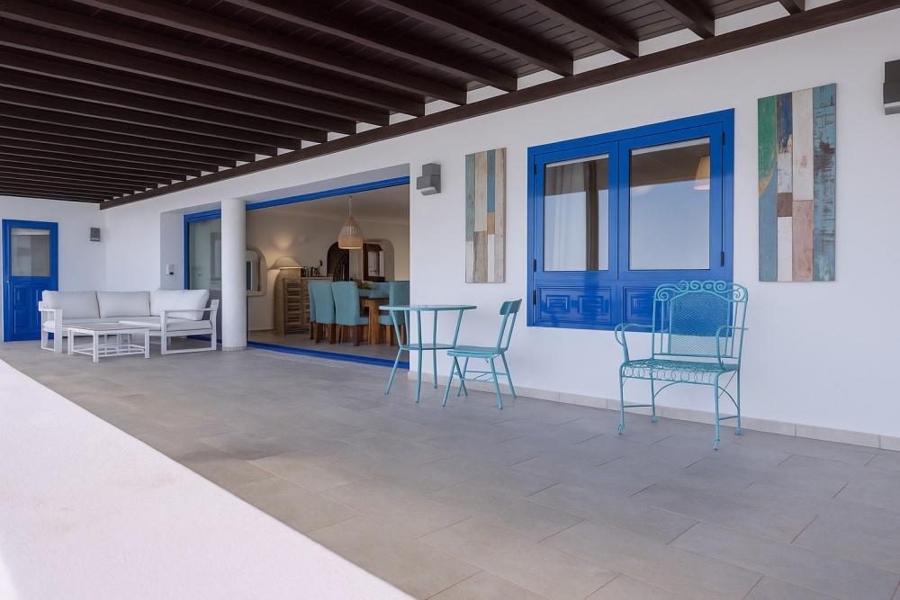 Contemporary Villa with Grand Outdoor Living & Panoramic Views in Puerto del Carmen – photo 4