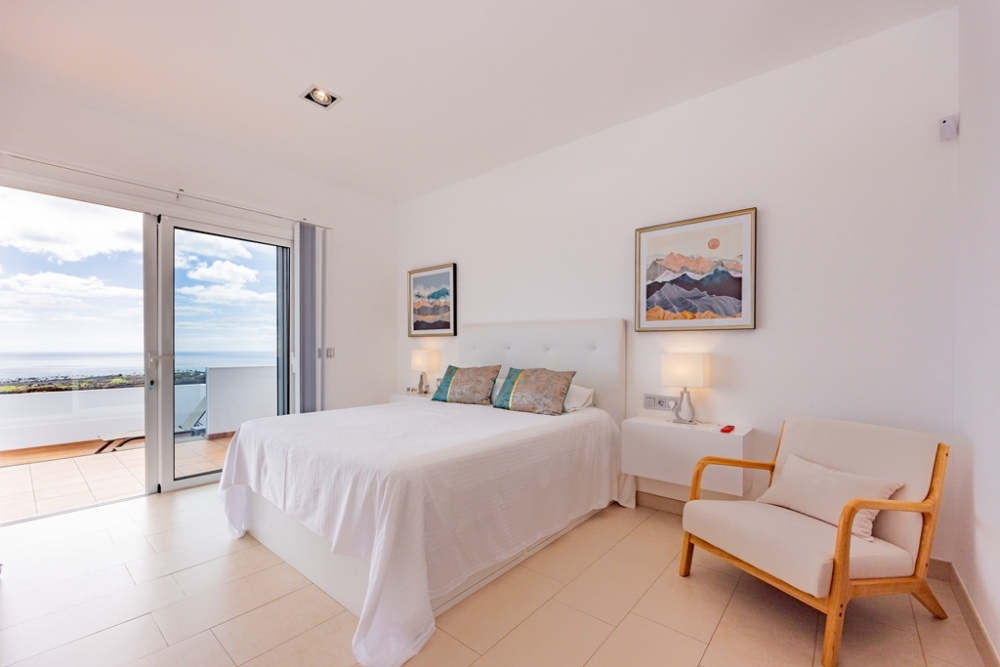 Luxury 3-Bedroom Villa with Heated Pool & Panoramic Sea Views – Tías, Lanzarote – photo 9