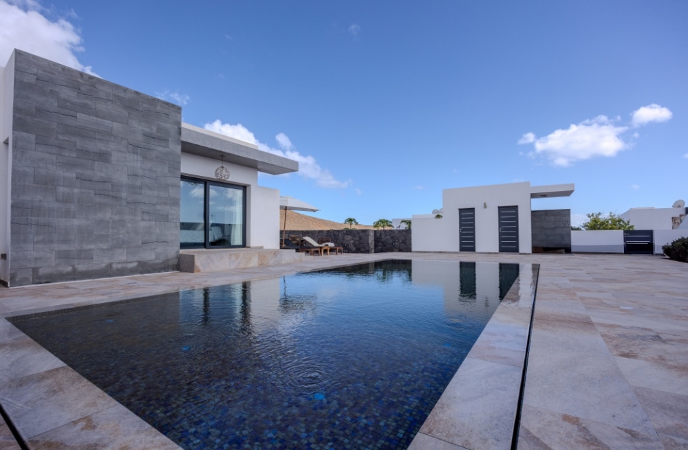 3 bedroom villa in an exclusive area in Costa Teguise – photo 2