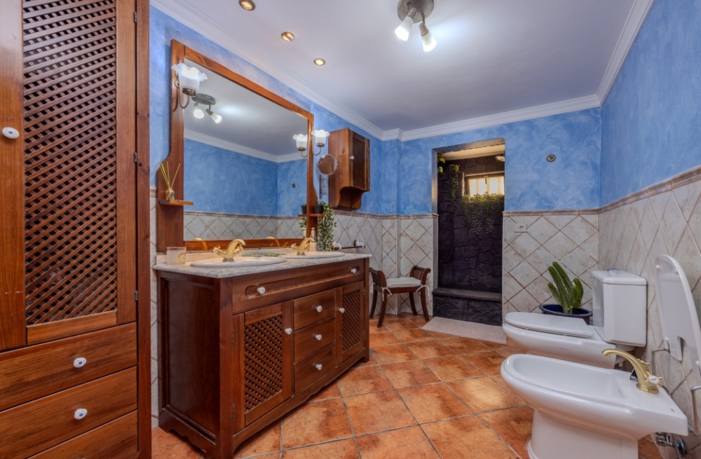 Fantastic Canarian villa with separate apartment in Costa Teguise – photo 14