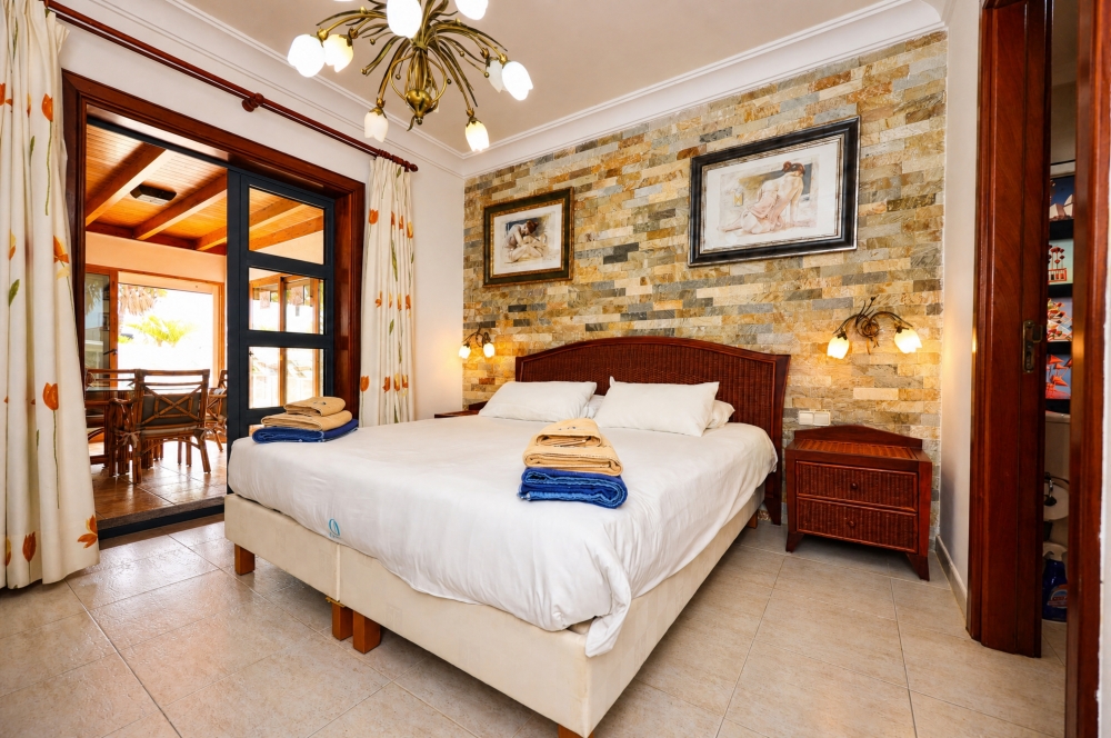 Spacious 3-Bedroom Villa with Exceptional Outdoor Entertaining Spaces – Playa Blanca – photo 5