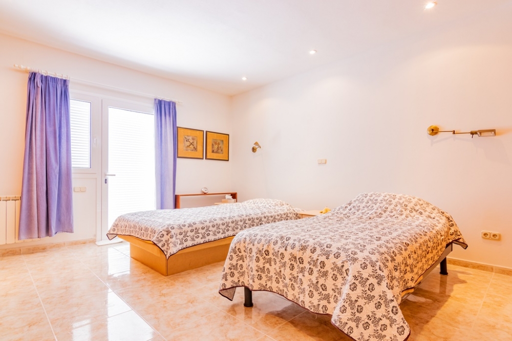 A Rare Coastal Jewel: Luxury Residence with Beach Access in El Charco del Palo – photo 17