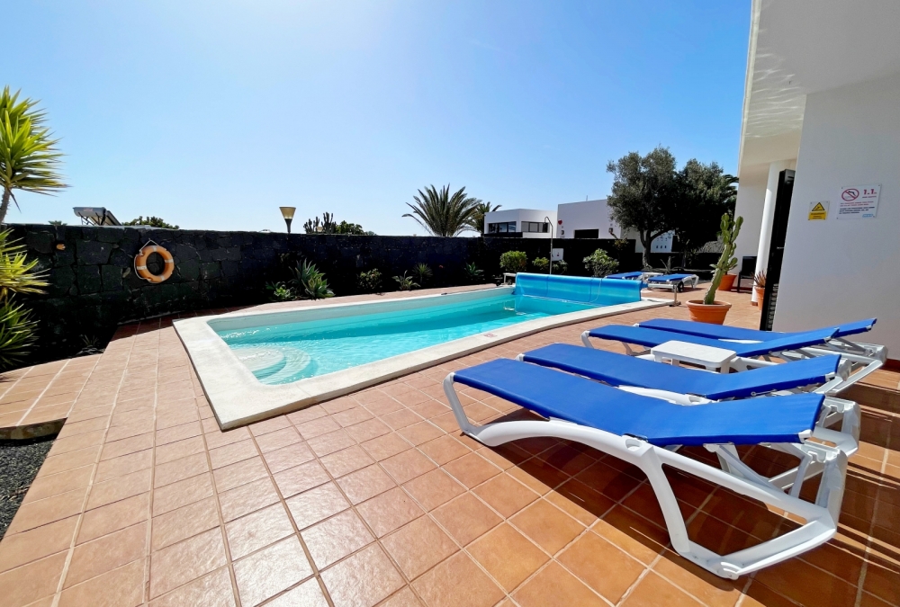 Spacious 3-Bedroom Villa in Gated Playa Blanca Community with Pool – photo 17
