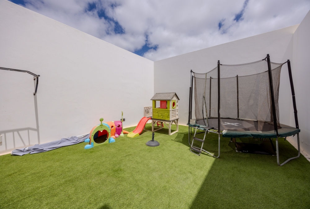 Impressive Renovated Villa with Heated Pool, Gym & Panoramic Views – Playa Blanca – photo 12