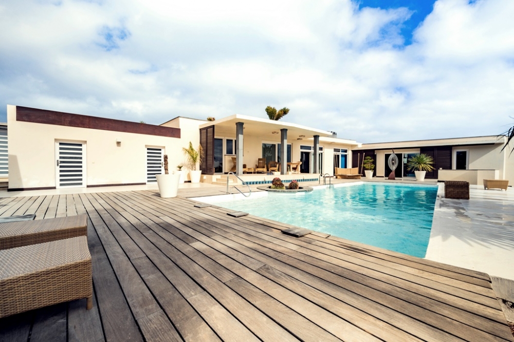 Elegant Villa with Independent Guest Apartment and Sea Views in Puerto Calero – photo 6