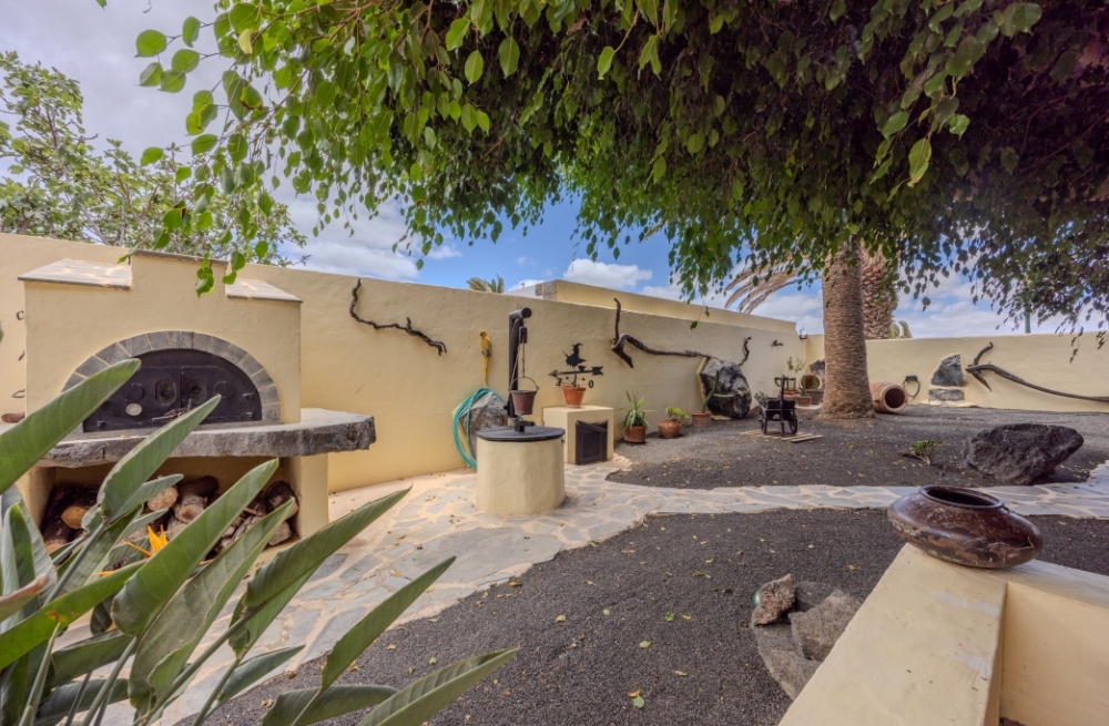 Fantastic Canarian villa with separate apartment in Costa Teguise – photo 33