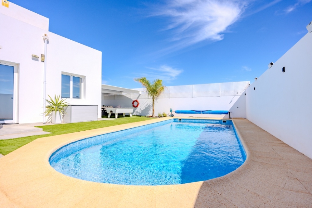Stylish Family Villa with Private Pool & Jacuzzi – Costa Teguise – photo 40