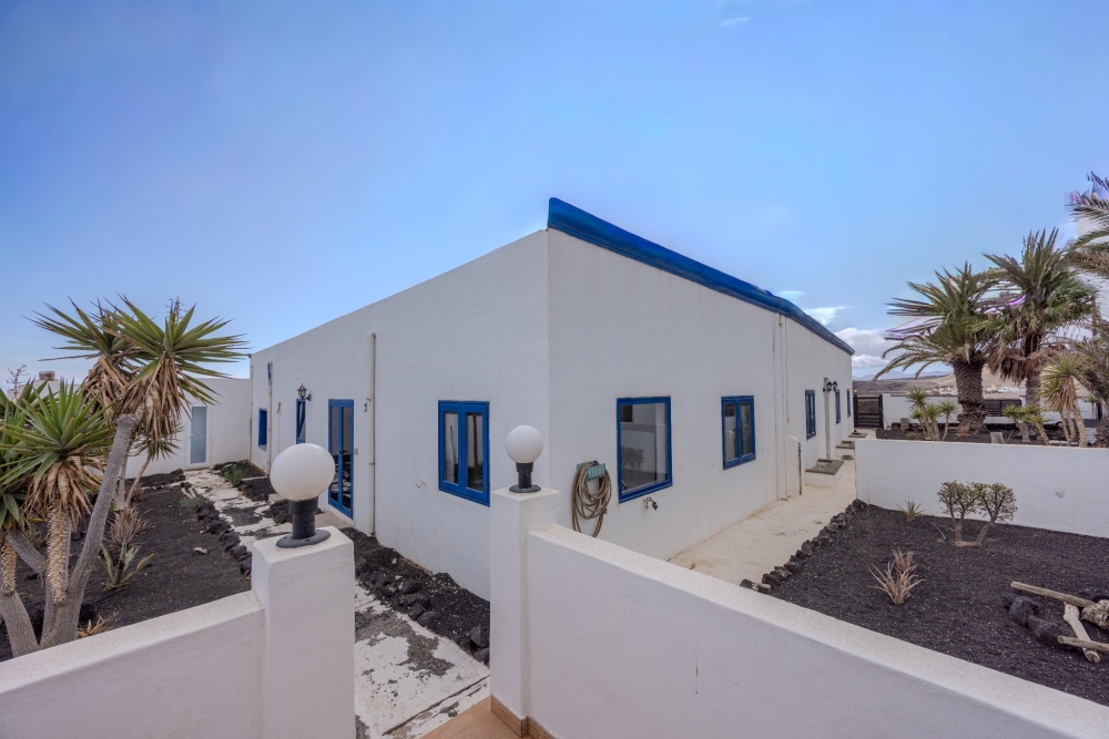 Contemporary Villa with Grand Outdoor Living & Panoramic Views in Puerto del Carmen – photo 20