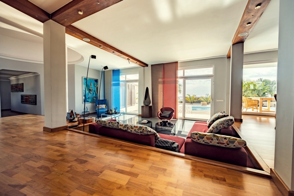 Elegant Villa with Independent Guest Apartment and Sea Views in Puerto Calero – photo 11