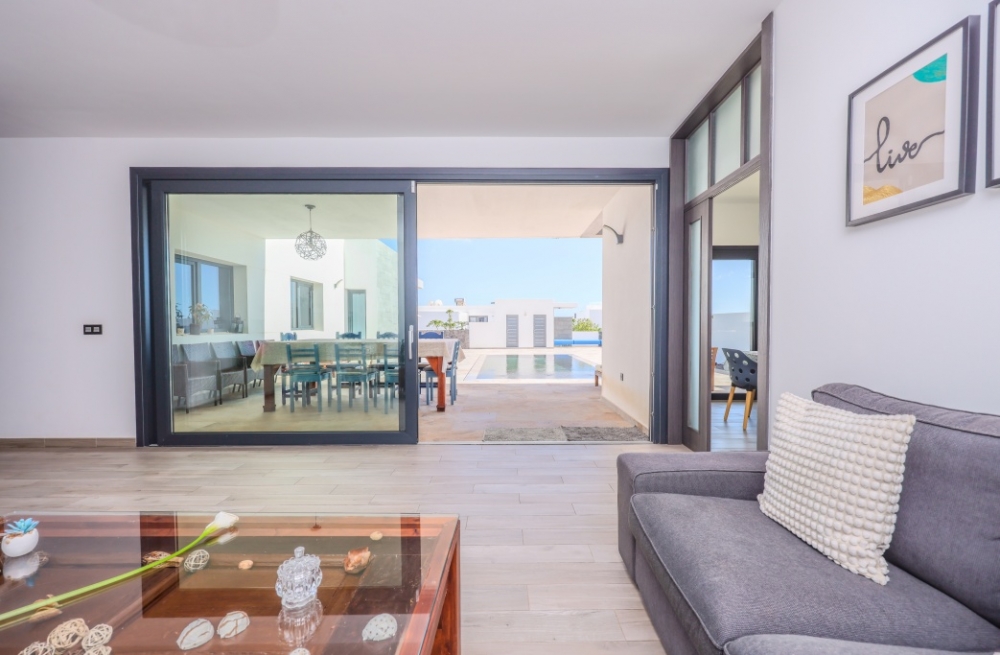 3 bedroom villa in an exclusive area in Costa Teguise – photo 5
