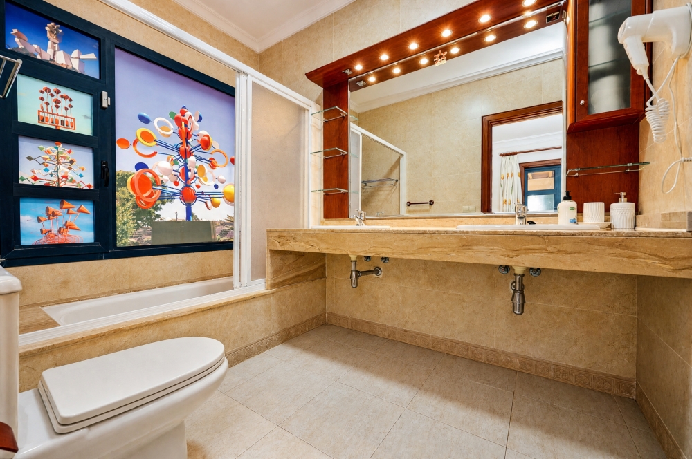 Spacious 3-Bedroom Villa with Exceptional Outdoor Entertaining Spaces – Playa Blanca – photo 6