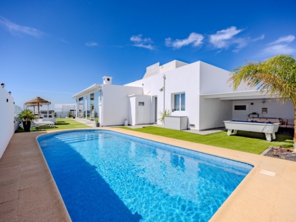 Stylish Family Villa with Private Pool & Jacuzzi – Costa Teguise – photo 1
